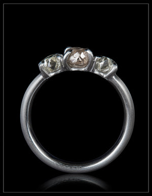 Stærk og Elegant Hvidguldsring – 2.99 ct.