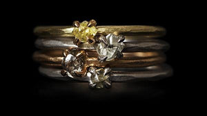 <strong>0.10-0.40 ct. </strong>Naturlige Rå Diamanter i 14 kt. Håndlavede Guld-, Hvidguld- og Rosaguldringe - Rough Diamonds DK