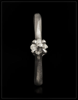 Lille Hvid Rå Diamant Hvidguldsprinsessering - <strong>0.39 ct.</strong> - Rough Diamonds DK