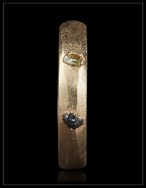 Edgy Rocks fra Sydafrika i Guldring – <strong>0.38 ct.</strong> - Rough Diamonds DK