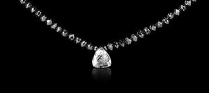 <strong>2.67 ct.</strong> Naturlig Rå Diamant & 26.64 ct. Sorte Facetterede Diamanter i Håndlavet Collier - Rough Diamonds DK