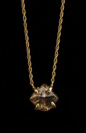 <strong>4.41 ct.</strong> Naturlig Brunlig Rå Diamant i 18 kt. Håndlavet Guldhalskæde - Rough Diamonds DK