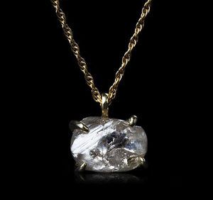 <strong>6.44 ct.</strong> Naturlig Rå Diamant i 18 kt. Håndlavet Guldhalskæde - Rough Diamonds DK